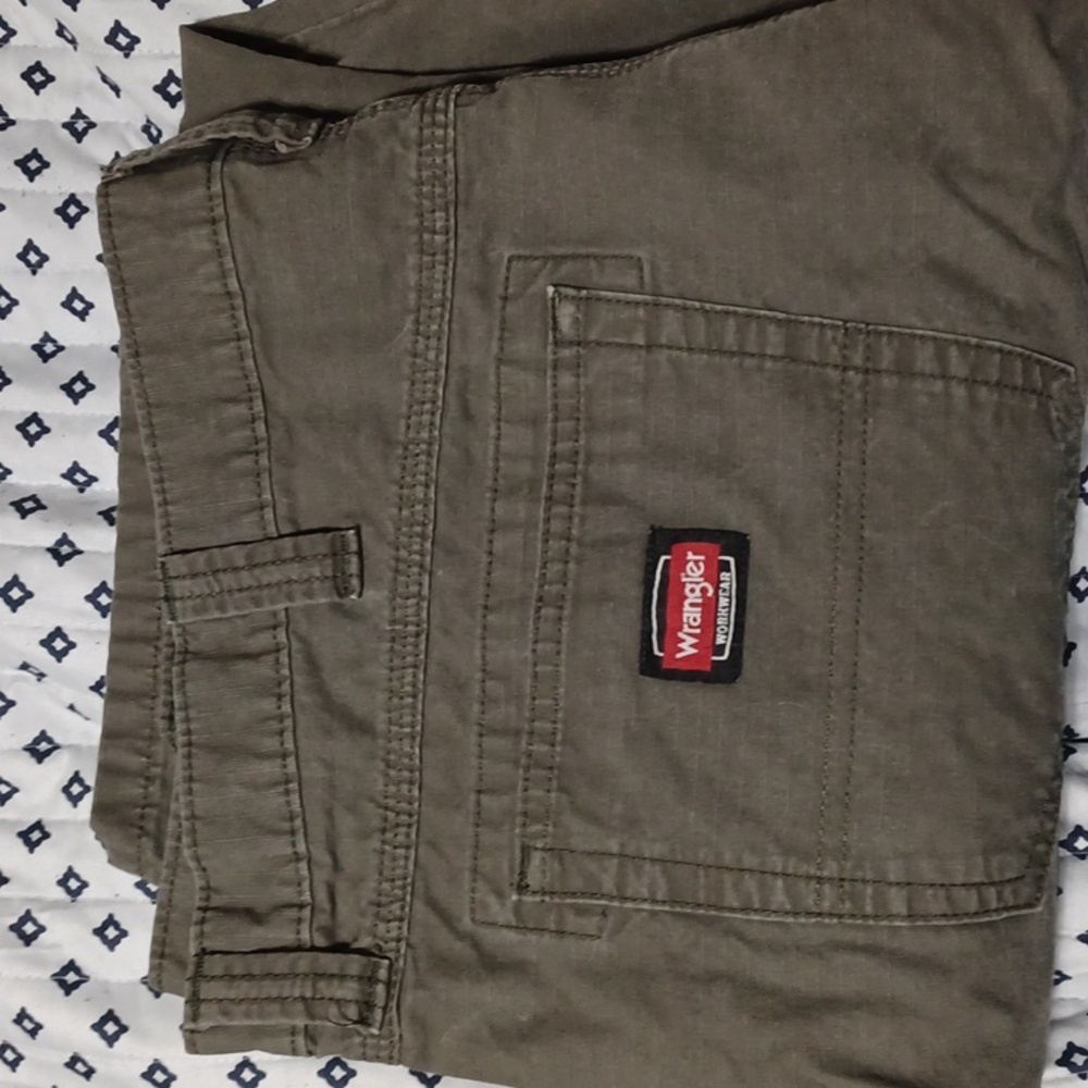 Men's Wrangler workwear, size 42×30, Green